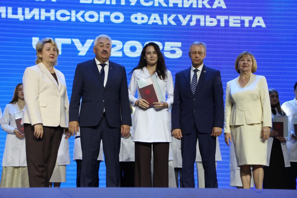 Торжественная церемония вручения диплома врача - выпускника медицинского факультета ЧГУ 2025 (Фоторепортаж)